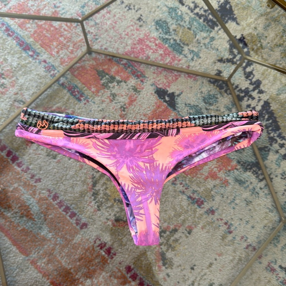 Maaji Brazilian reversible bikini bottoms. Size M